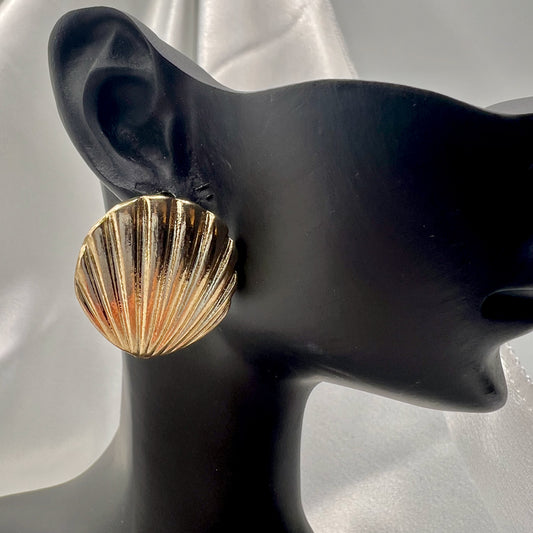 Coralie Shell Stud Earrings