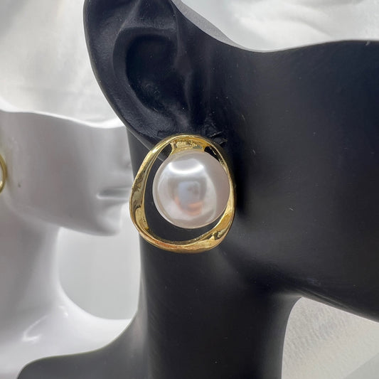 Eloria Pearl Frame Earrings