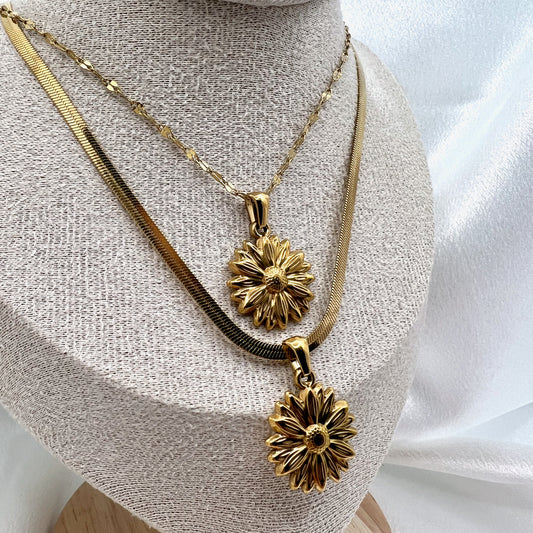 Solena Daisy Necklace