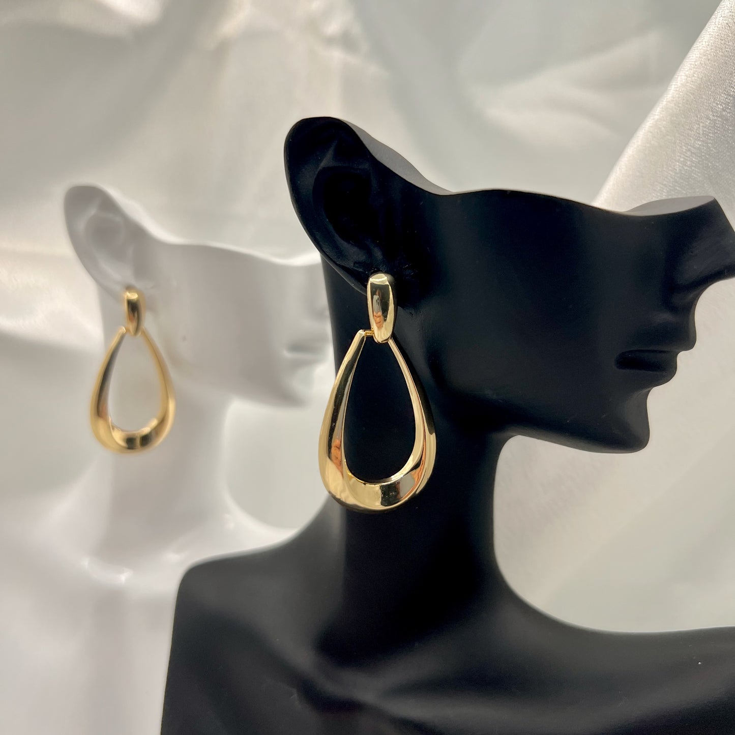 Aureva Drop Earrings