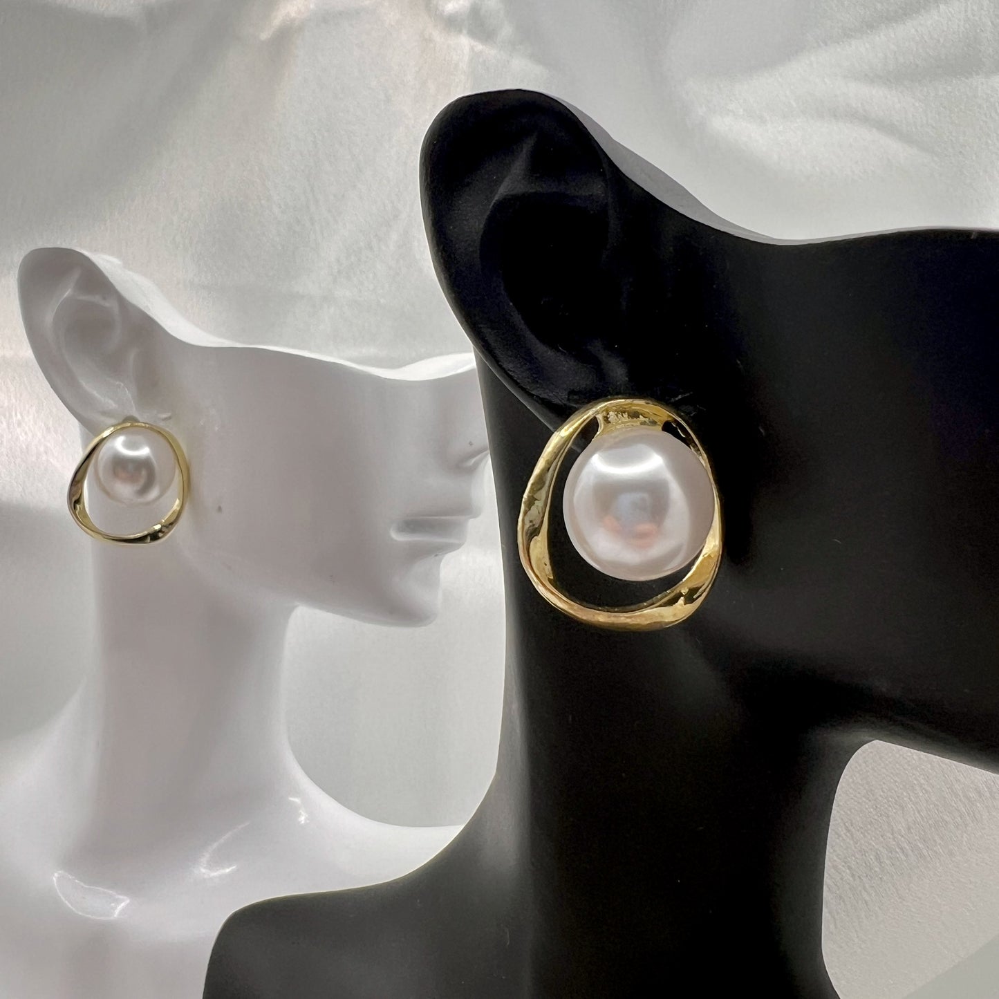Eloria Pearl Frame Earrings