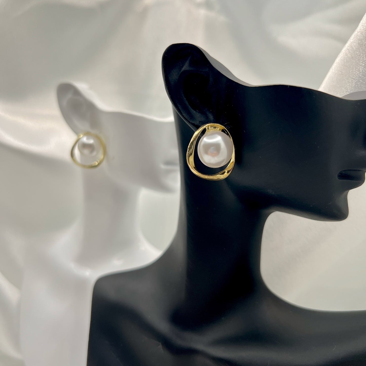 Eloria Pearl Frame Earrings