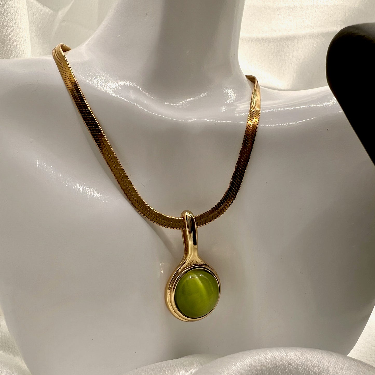 Elowen Gloss Stone Necklace - Olive Green & Ocean Blue
