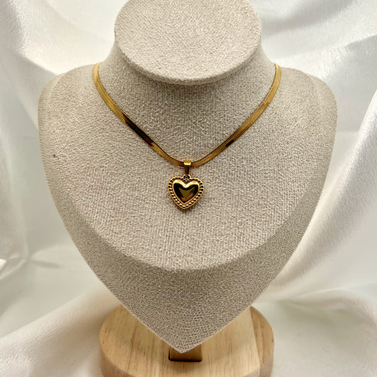 Noa Heart Necklace
