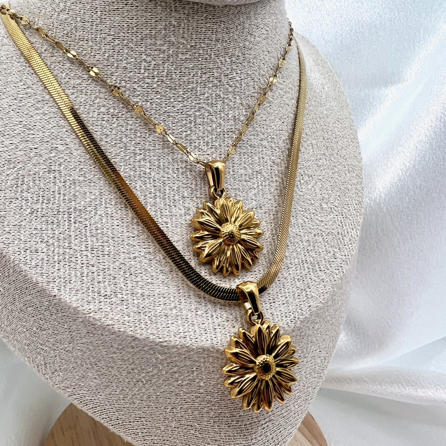 Solena Daisy Necklace