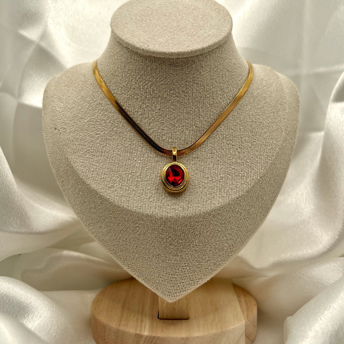 Vanta Crimson Stone Necklace