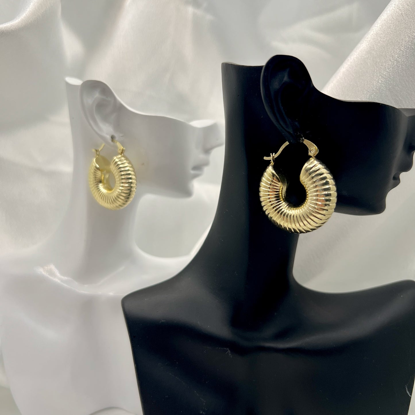 Zafira Ribbed Hoop Earrings