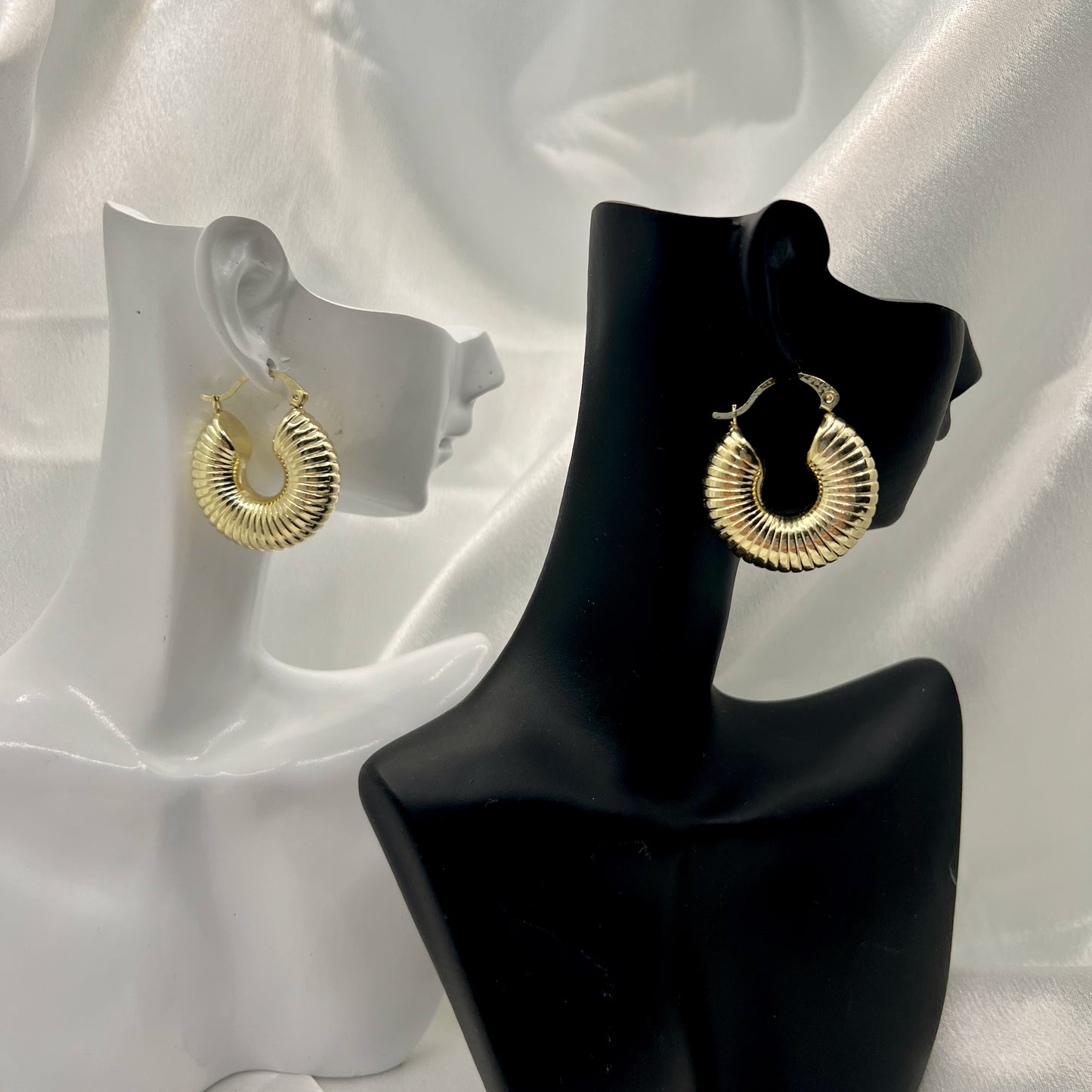 Zafira Ribbed Hoop Earrings